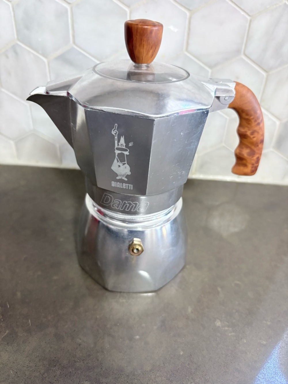 Bialetti Dama Aluminum Stovetop Coffee Maker with Wood-Tone Handle (Silver)